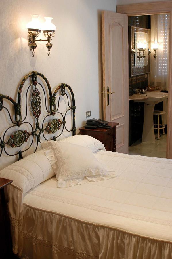 Hotel Julia Aranda de Duero Pokoj fotografie