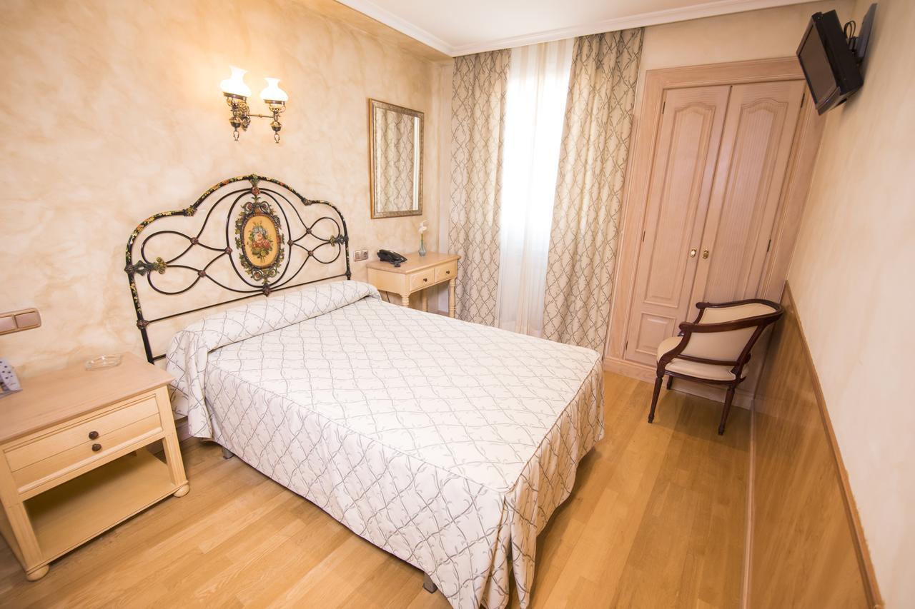 Hotel Julia Aranda de Duero Exteriér fotografie