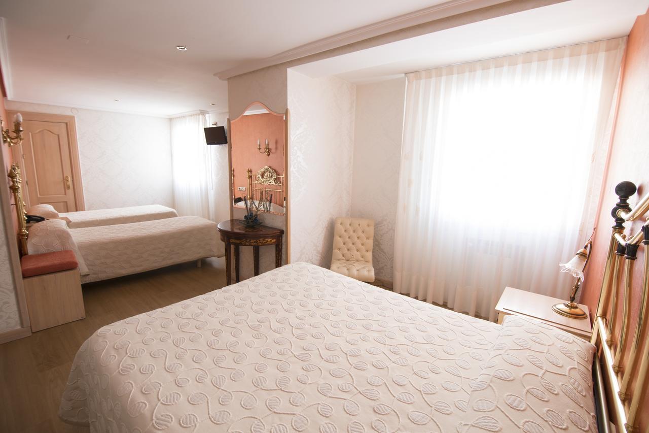 Hotel Julia Aranda de Duero Exteriér fotografie